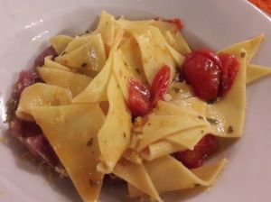 maltagliati risottati in brodo di pesce serviti su tartara di tonno con grattata di bottarga d'Orbetello