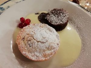 torta della nonna e cuore di cioccolato caldo con crema inglese 1