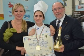 CONSEGNA RICONOSCIMENTO A BRIGET GIMMI