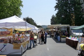 MERCATO IN VIA GIOTTO A FERRAGOSTO
