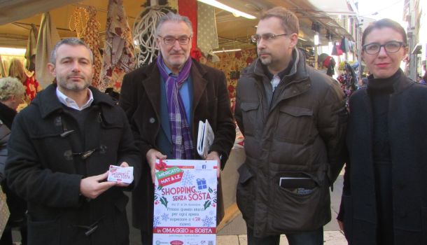 SOSTA GRATUITA PER CHI ACQUISTA AI MERCATINI DI NATALE IN PIAZZA SAN JACOPO E PIAZZA RISORGIMENTO