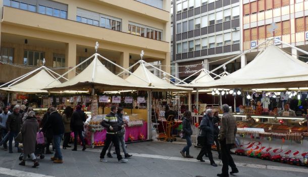 La Befana ai mercatini natalizi
