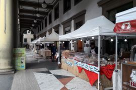 Sotto i portici di via Roma torna il Mercatale