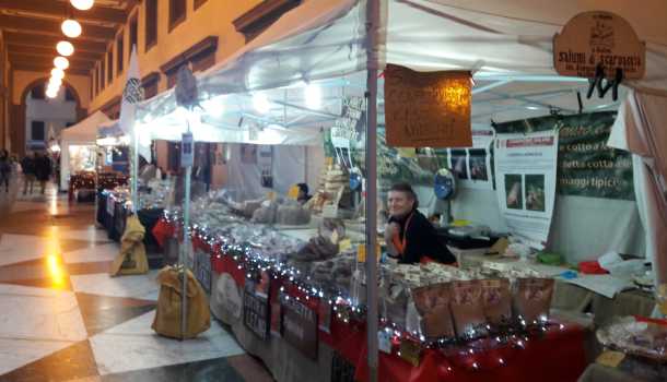 Mercato Agreste sotto i Portici di Via Roma