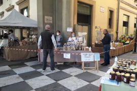 MERCATALE SOTTO I PORTICI DI VIA ROMA