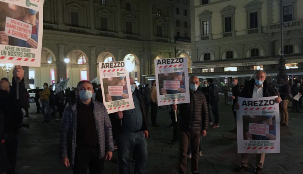 CONFESERCENTI SCENDE IN PIAZZA A FIRENZE PER PROTESTARE CONTRO DPCM