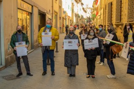 LA “CATENA UMANA” DEL TERZIARIO: IMPRENDITORI UNITI PER CHIEDERE DI FAR CONVIVERE SALUTE E LAVORO