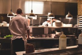 Riaperture: Fiepet, allentamento restrizioni per meno della metà dei ristoranti