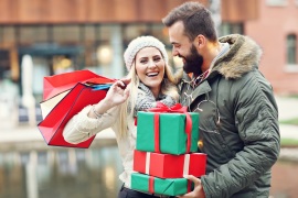 Natale 2021: Confesercenti, acquisti al rush finale. Nell’ultima settimana 26 milioni di italiani ancora a caccia di regali, spenderanno 3,3 miliardi
