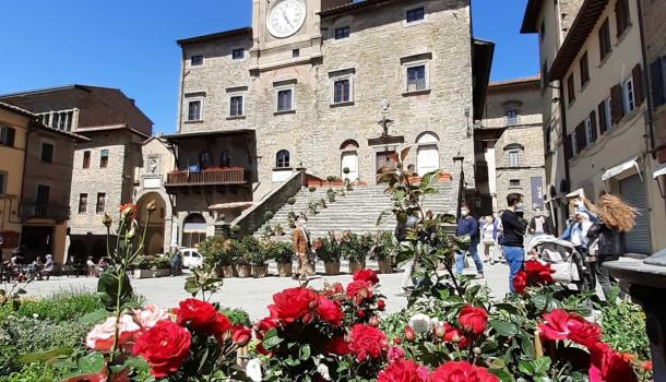 PRIMO MAGGIO CON LA FIERA DEL FIORE E DEL RAME