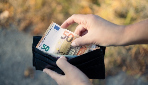 Aumenti di tariffe e prezzi erodono certezze e confermano allarme consumi