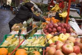 Vendite: Confesercenti, crescita effimera nel 2022. Inflazione ha inciso su consumi Natale, per i piccoli negozi crollo del 7% in volume