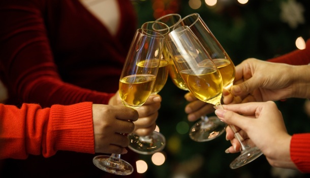 Natale: Confesercenti Ipsos, per cena Vigilia e pranzo spesa media di 85 euro a persona, otto su dieci festeggeranno in casa, 5,1 milioni in un ristorante
