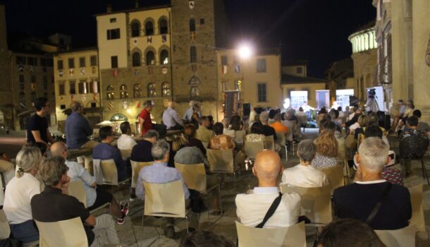 VENEZIANI FA IL PIENO DI LETTORI IN PIAZZA GRANDE