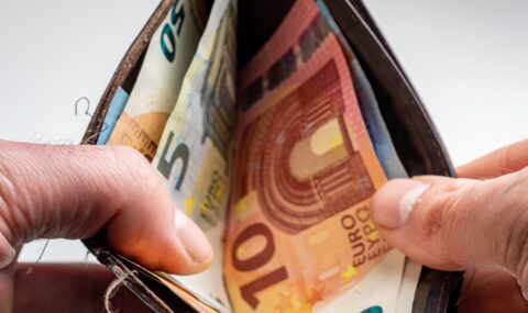 Fiducia: Confesercenti, quadro ambivalente, incertezza pesa sulle famiglie