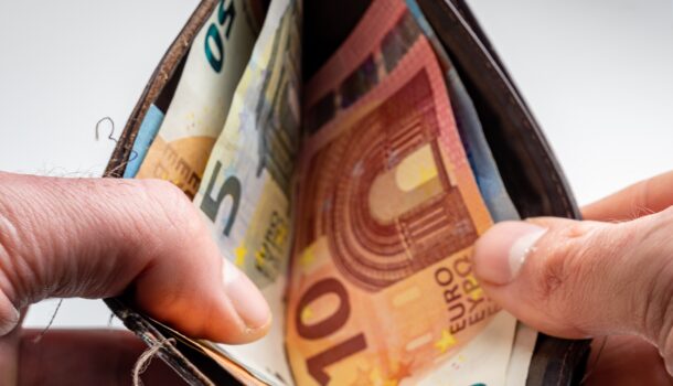 Fiducia: Confesercenti, quadro ambivalente, incertezza pesa sulle famiglie