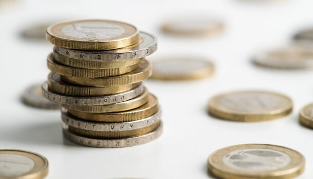 Tredicesima: Confesercenti-Ipsos, in arrivo 52,5 miliardi (+1,2 sul 2024). Uno su due la userà per i regali ma cresce la quota che la destina al risparmio e alle spese obbligate