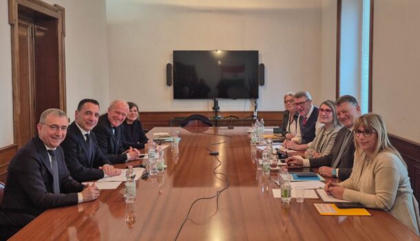 Confesercenti incontra Cgil, Cisl e Uil: avviato il percorso per aggiornare gli accordi 2017 su rappresentanza e contrattazione. “Impegno comune per difendere la dignità del lavoro”