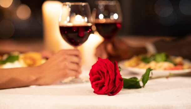 San Valentino: Confesercenti-Ipsos, il sabato ‘accende’ la festa. Tra cene romantiche, fiori, regali e viaggi, spesa media di 152 euro