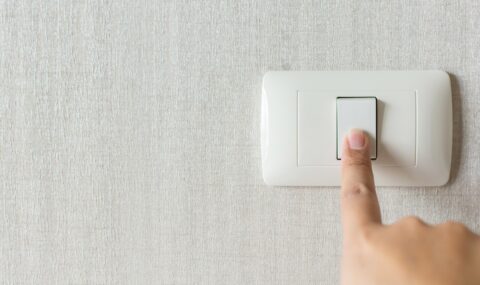 ENERGIA E GAS: CONFESERCENTI, “RINCARI IN BOLLETTA DA QUASI 900 MILIONI DI EURO GIÀ NEL 2026”